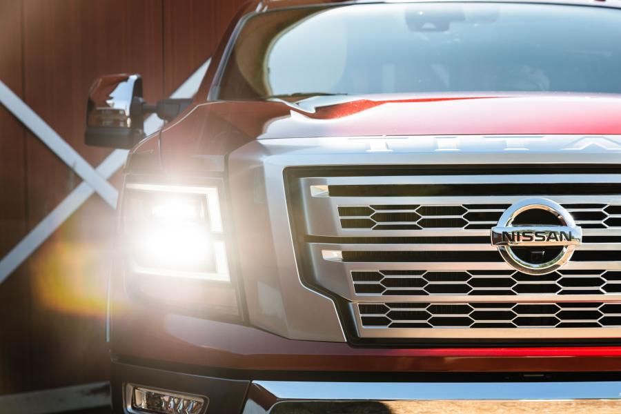 Детали экстерьера Nissan Titan XD Platinum Reserve Crew Cab 2019 года  (фото 8 из 34)
